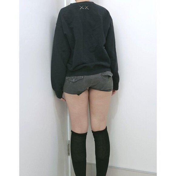 Uniqlo x KAWS Black Oversized Sweatshirt - Picture 4 of 7